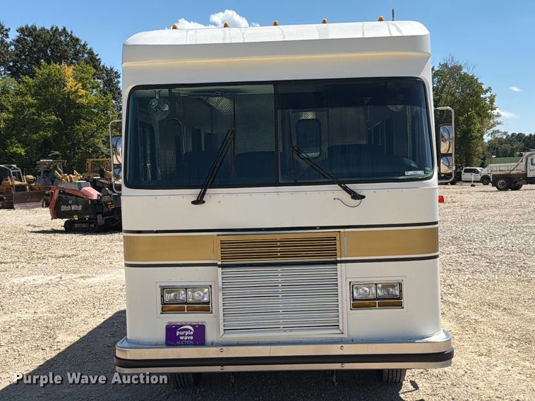 image for item FT6241 1996 Chevrolet Motorhome Chassis party bus