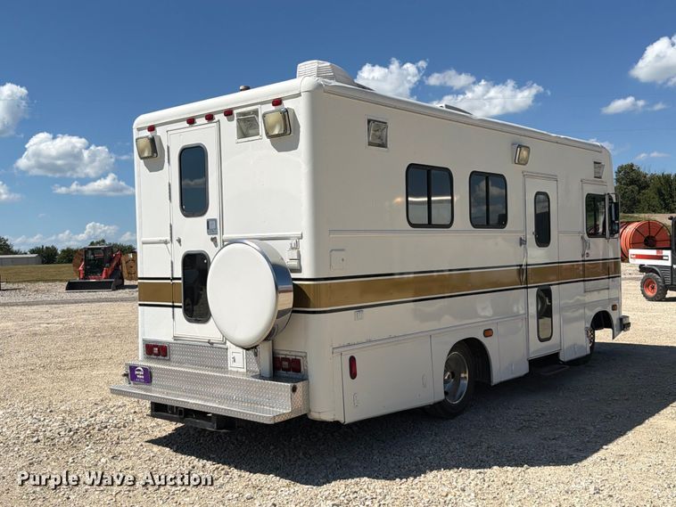 image for item FT6241 1996 Chevrolet Motorhome Chassis party bus