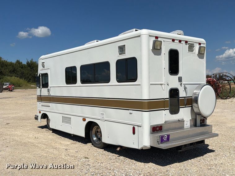 image for item FT6241 1996 Chevrolet Motorhome Chassis party bus