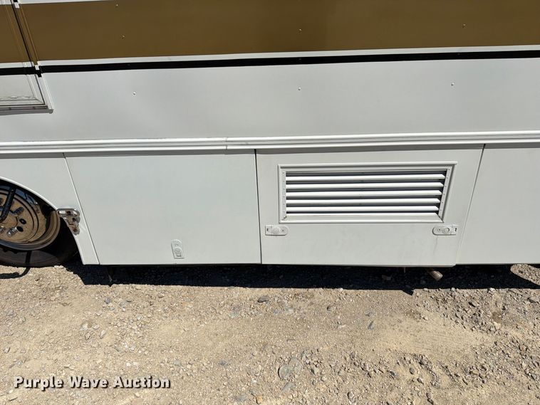 image for item FT6241 1996 Chevrolet Motorhome Chassis party bus