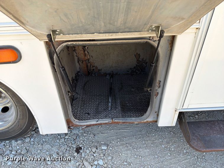 image for item FT6241 1996 Chevrolet Motorhome Chassis party bus