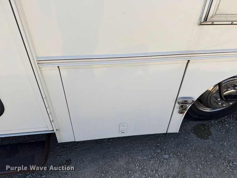 image for item FT6241 1996 Chevrolet Motorhome Chassis party bus