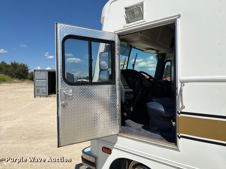image for item FT6241 1996 Chevrolet Motorhome Chassis party bus