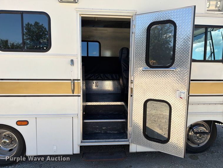 image for item FT6241 1996 Chevrolet Motorhome Chassis party bus
