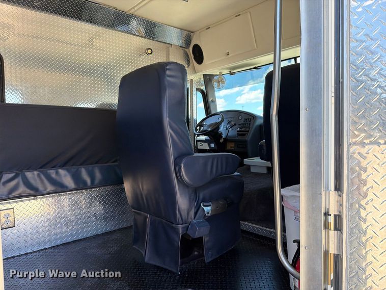 image for item FT6241 1996 Chevrolet Motorhome Chassis party bus