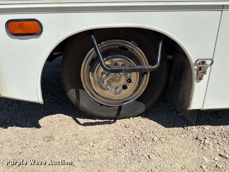 image for item FT6241 1996 Chevrolet Motorhome Chassis party bus