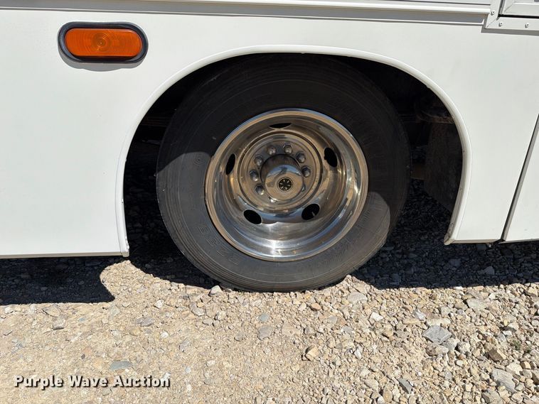 image for item FT6241 1996 Chevrolet Motorhome Chassis party bus