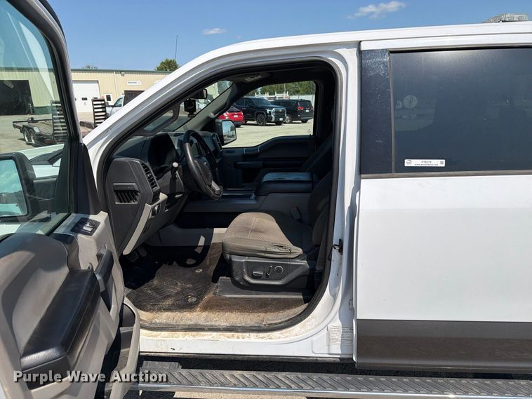 image for item FT6279 2017 Ford F150  XLT Crew Cab pickup truck