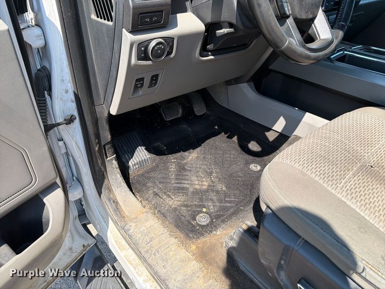 image for item FT6279 2017 Ford F150  XLT Crew Cab pickup truck