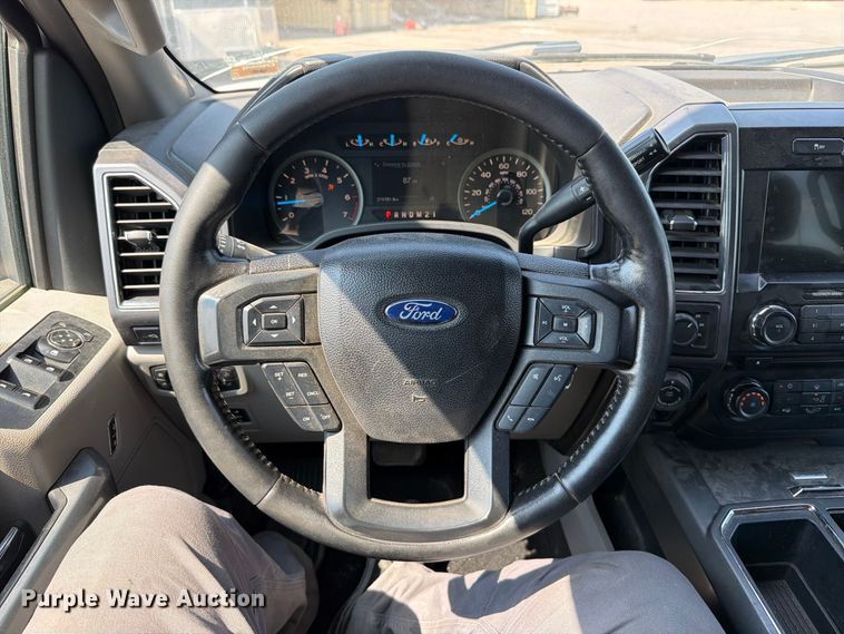 image for item FT6279 2017 Ford F150  XLT Crew Cab pickup truck