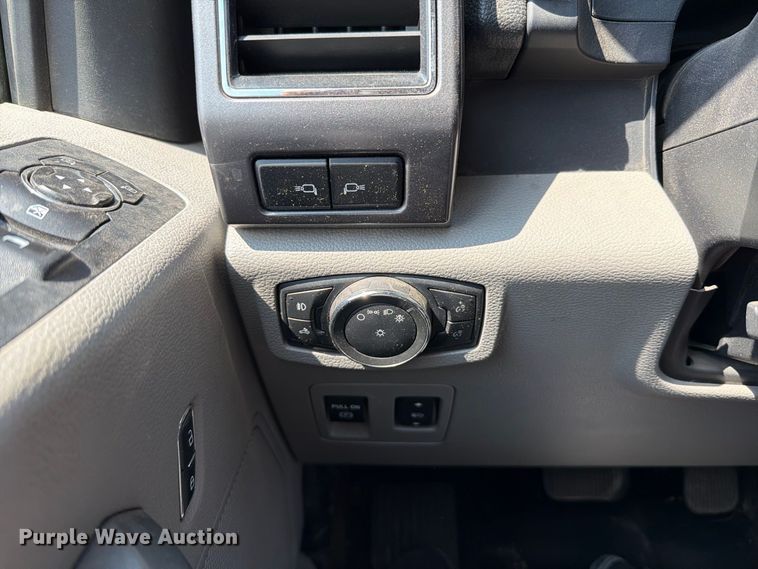 image for item FT6279 2017 Ford F150  XLT Crew Cab pickup truck