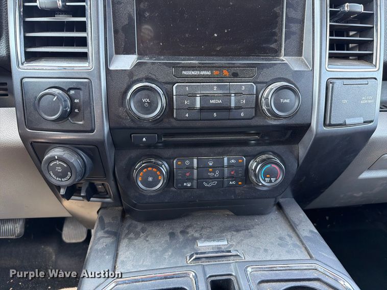 image for item FT6279 2017 Ford F150  XLT Crew Cab pickup truck