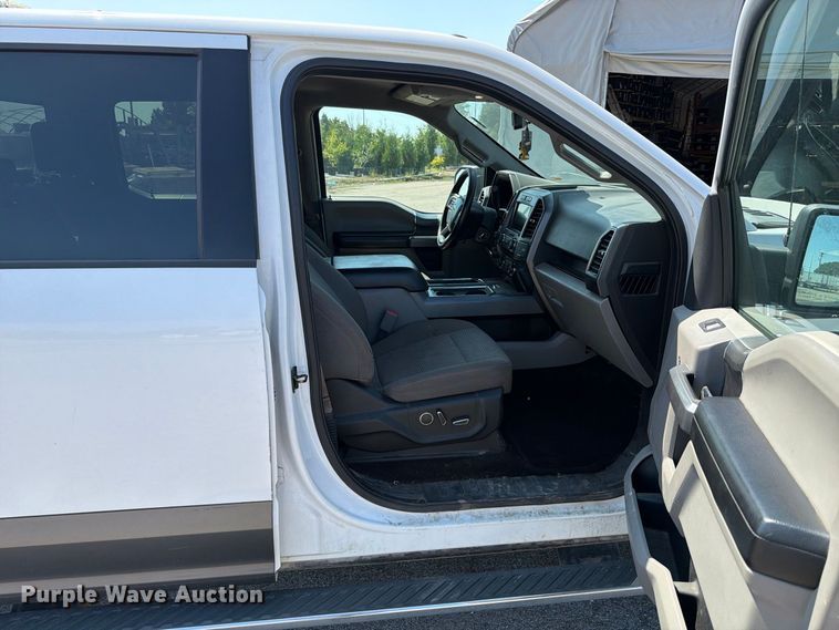 image for item FT6279 2017 Ford F150  XLT Crew Cab pickup truck
