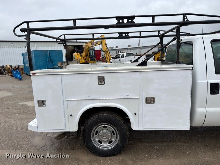 image for item FT6283 2010 Ford F250 Super Duty XL utility bed pickup truck