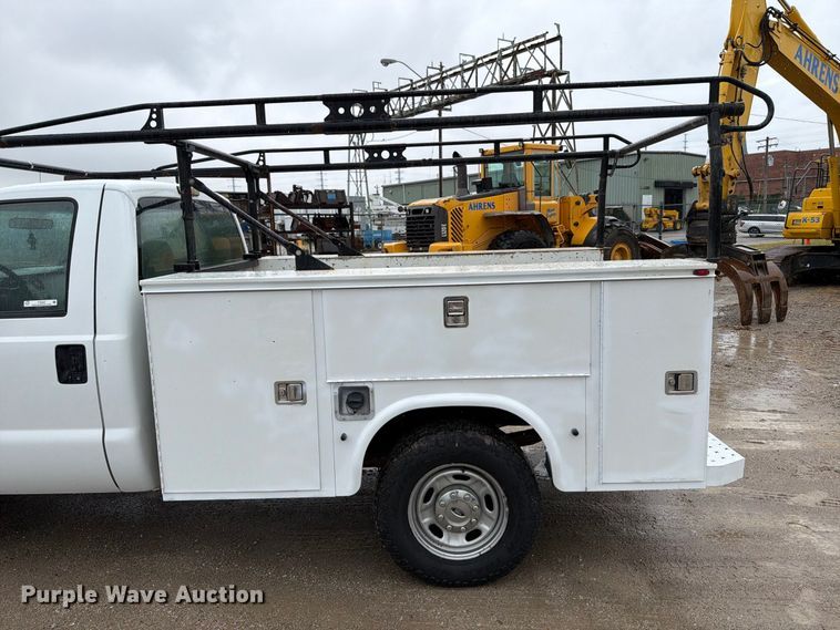 image for item FT6283 2010 Ford F250 Super Duty XL utility bed pickup truck