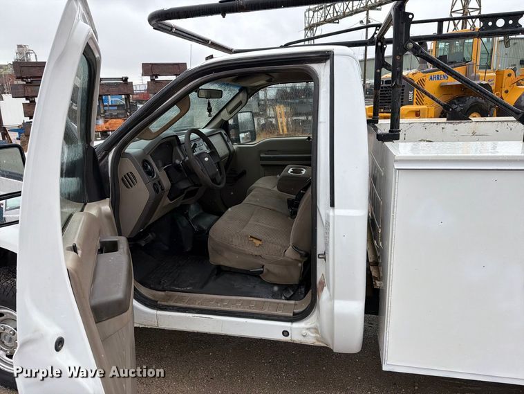 image for item FT6283 2010 Ford F250 Super Duty XL utility bed pickup truck