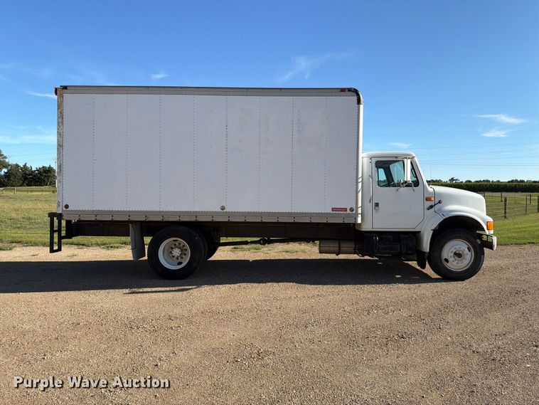 image for item FT6701 1990 International 4700 box truck