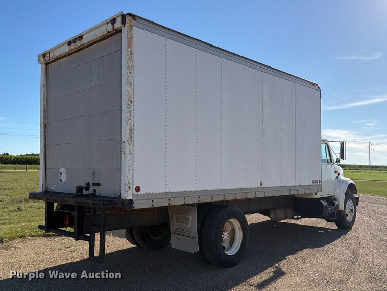 image for item FT6701 1990 International 4700 box truck