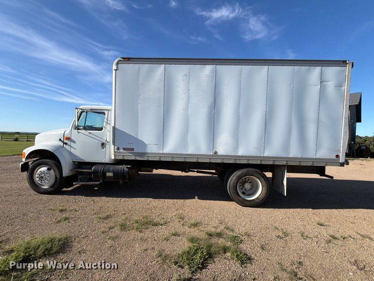 image for item FT6701 1990 International 4700 box truck