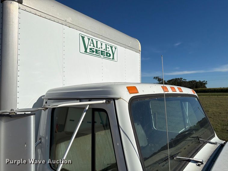 image for item FT6701 1990 International 4700 box truck
