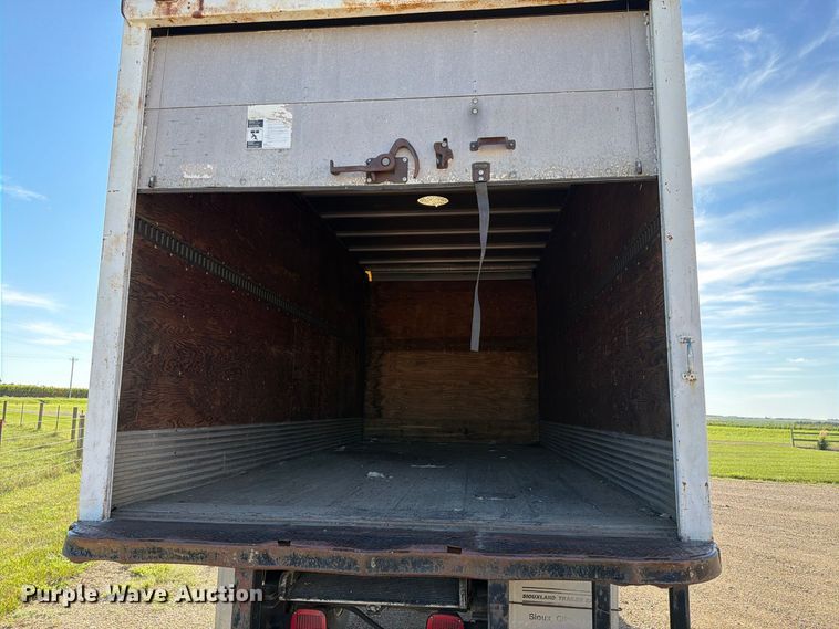 image for item FT6701 1990 International 4700 box truck