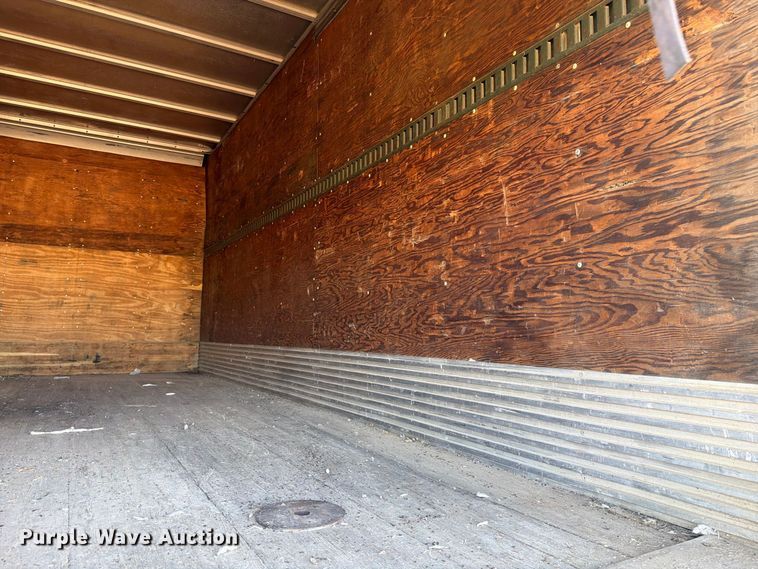 image for item FT6701 1990 International 4700 box truck