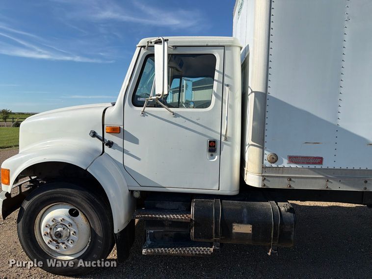 image for item FT6701 1990 International 4700 box truck