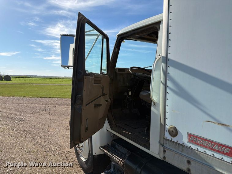 image for item FT6701 1990 International 4700 box truck