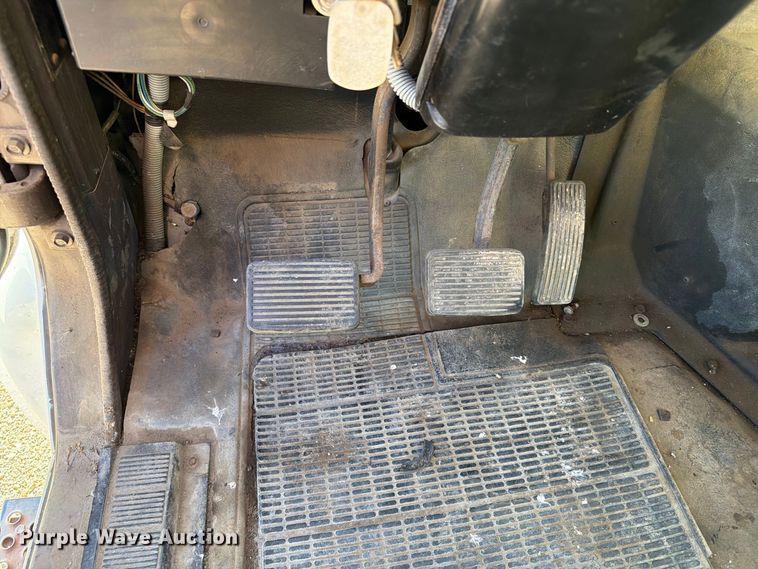 image for item FT6701 1990 International 4700 box truck