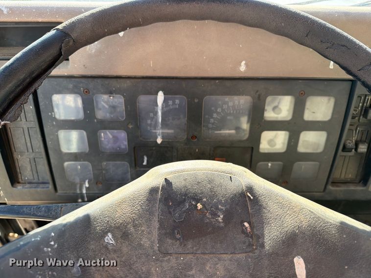 image for item FT6701 1990 International 4700 box truck