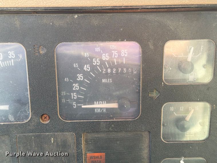 image for item FT6701 1990 International 4700 box truck