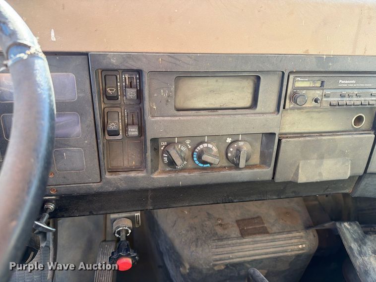 image for item FT6701 1990 International 4700 box truck