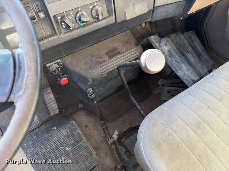 image for item FT6701 1990 International 4700 box truck