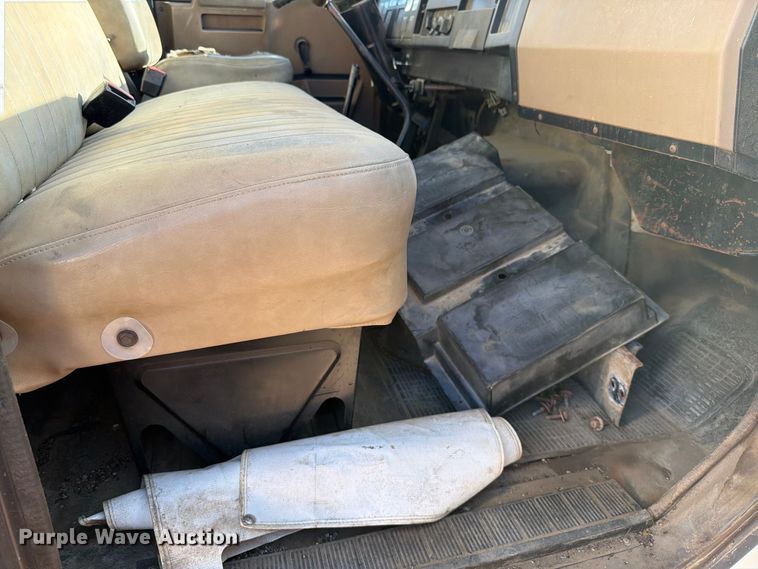 image for item FT6701 1990 International 4700 box truck