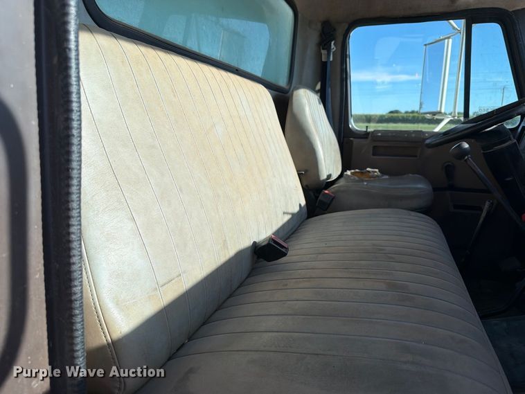 image for item FT6701 1990 International 4700 box truck