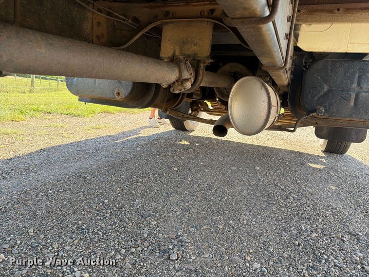 image for item FT6701 1990 International 4700 box truck
