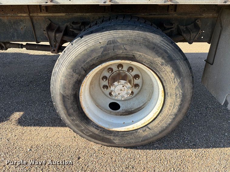 image for item FT6701 1990 International 4700 box truck