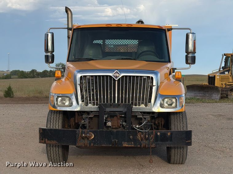 image for item FT6703 2006 International Workstar 7400 Crew Cab dump truck