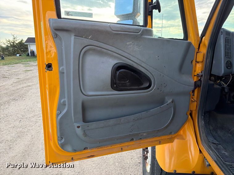 image for item FT6703 2006 International Workstar 7400 Crew Cab dump truck
