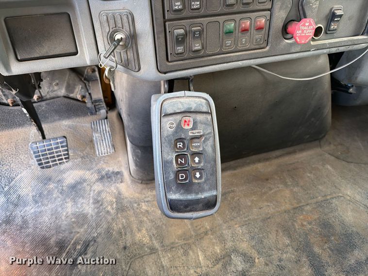 image for item FT6703 2006 International Workstar 7400 Crew Cab dump truck