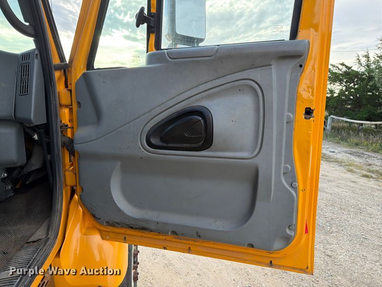 image for item FT6703 2006 International Workstar 7400 Crew Cab dump truck