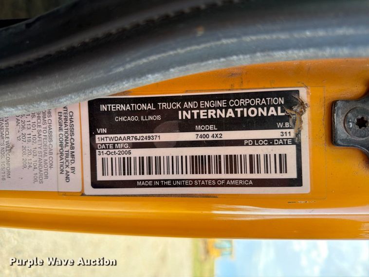 image for item FT6703 2006 International Workstar 7400 Crew Cab dump truck