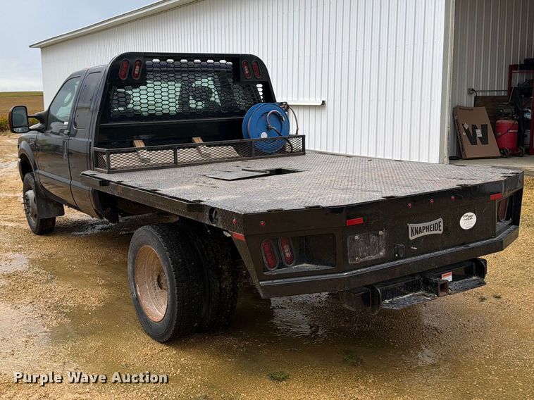image for item FT7500 2004 Ford F450 Super Duty flatbed truck