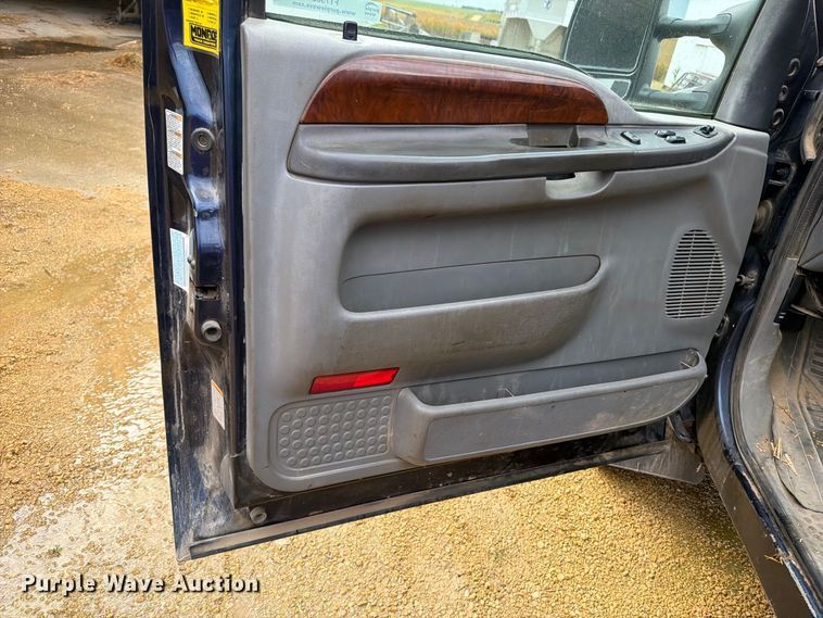 image for item FT7500 2004 Ford F450 Super Duty flatbed truck