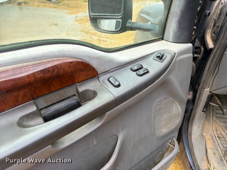 image for item FT7500 2004 Ford F450 Super Duty flatbed truck