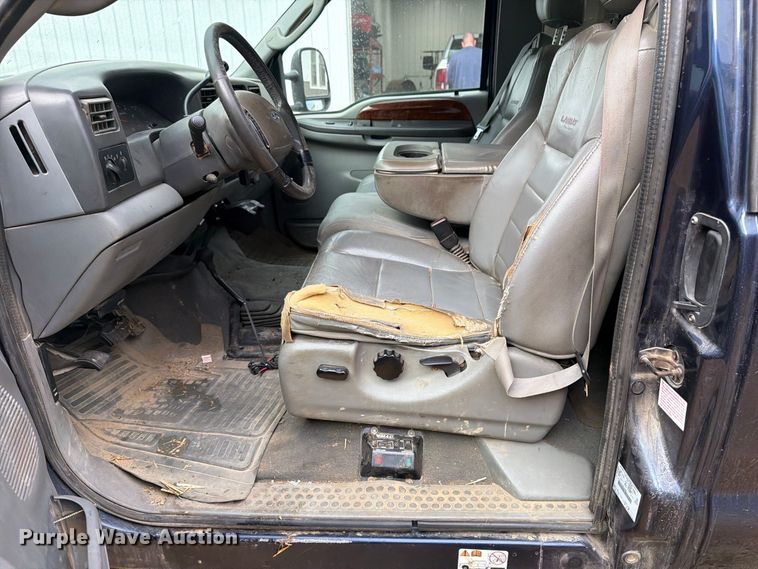 image for item FT7500 2004 Ford F450 Super Duty flatbed truck