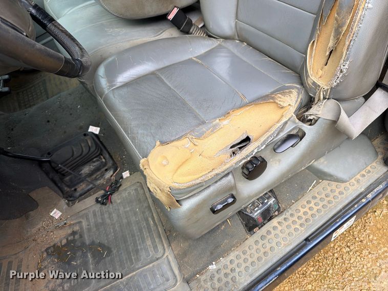 image for item FT7500 2004 Ford F450 Super Duty flatbed truck