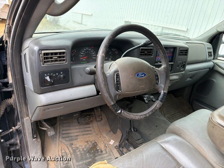 image for item FT7500 2004 Ford F450 Super Duty flatbed truck