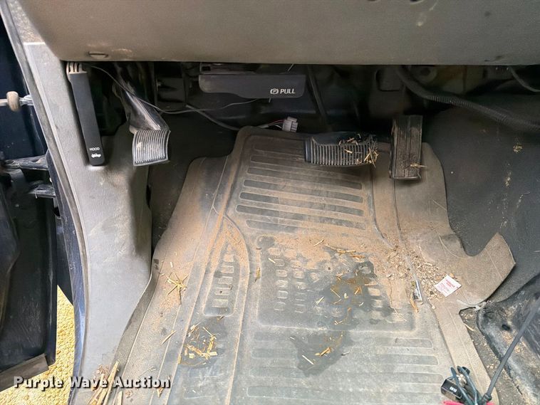 image for item FT7500 2004 Ford F450 Super Duty flatbed truck