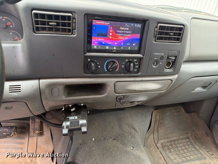 image for item FT7500 2004 Ford F450 Super Duty flatbed truck